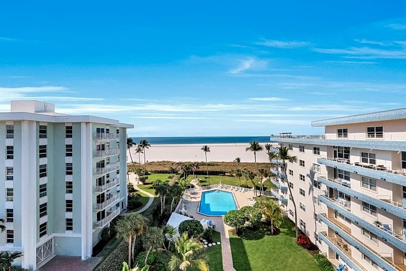 Rare Beachfront 3Bed/4Bath Penthouse at Sunset House Penthouse C - Marco Island in Marco Island, Florida, United States — photo 4