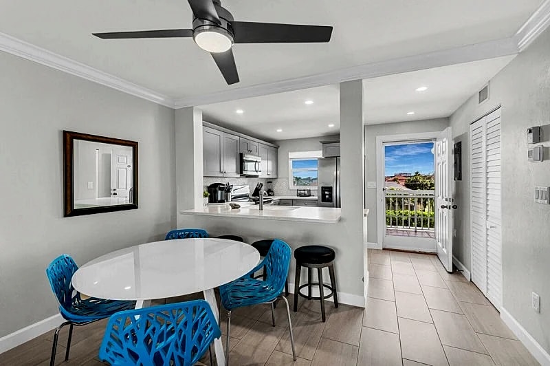 Completely Remodeled 2 Bed 2 Bath I Block Away From Free Beach Access in Marco Island, Florida, United States — photo 3