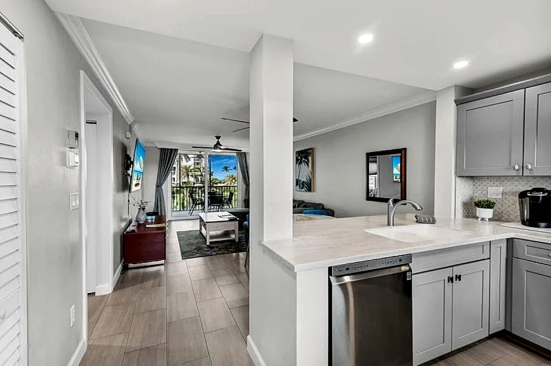 Completely Remodeled 2 Bed 2 Bath I Block Away From Free Beach Access in Marco Island, Florida, United States — photo 2