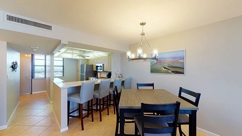 Beachfront, Amazing Southern Views 10th floor, Tower 3, Sleeps 7 in Marco Island in Marco Island, Florida, United States — photo 3