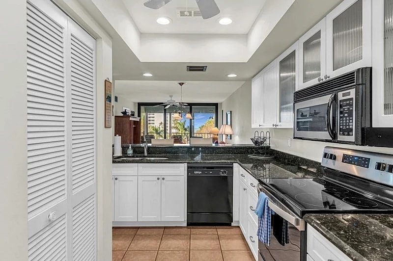 Top Floor 2 Bed Grandview #507 Condo I Close Walk to Beach in Marco Island in Marco Island, Florida, United States — photo 4