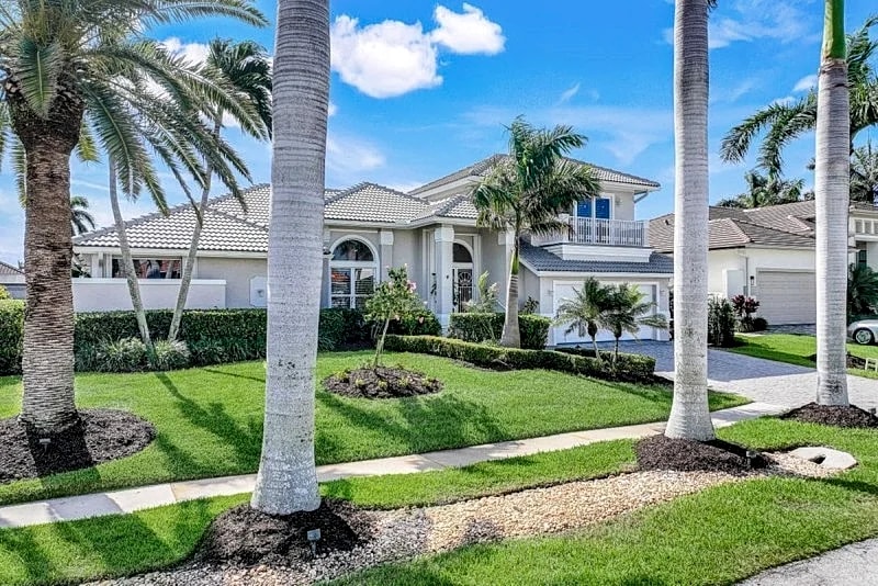 Charming 1165 Bond Ct. 4 Bed Waterfront Escape w/ Pool and Dock - Marco Island in Marco Island, Florida, United States — photo 2