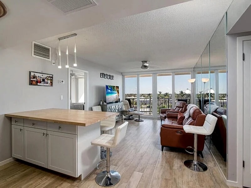 Beachfront 2 Bed Condo I Steps Away From the Beach in Marco Island, Florida, United States — photo 3