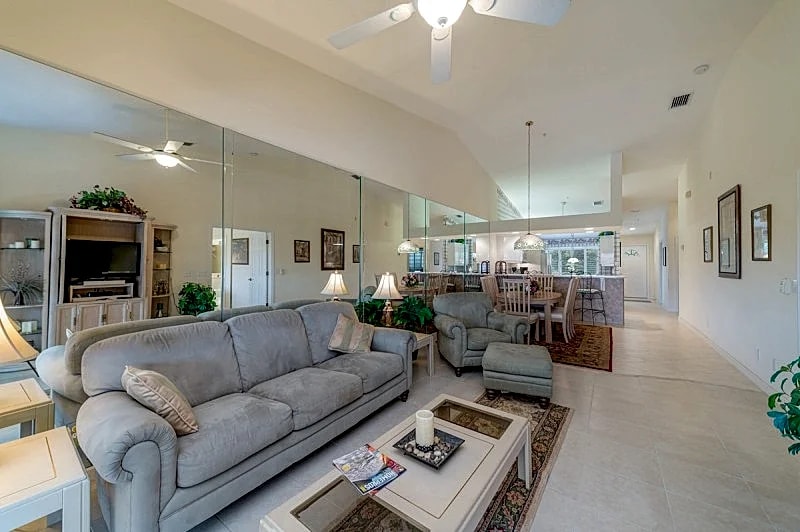 Resort Living @ Its Finest! Spacious 2 Bed 2 Bath Condo! in Naples, Florida, United States — photo 4