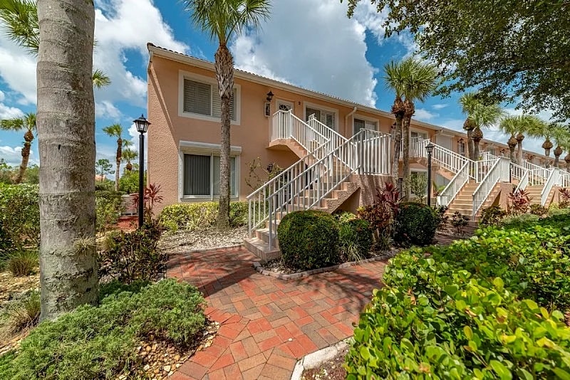 Resort Living @ Its Finest! Spacious 2 Bed 2 Bath Condo! in Naples, Florida, United States — photo 3