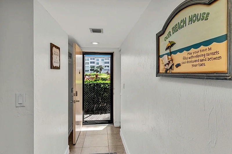 Prime Location I 2 Bed Setup Directly Across Street From South Beach Access in Marco Island, Florida, United States — photo 3