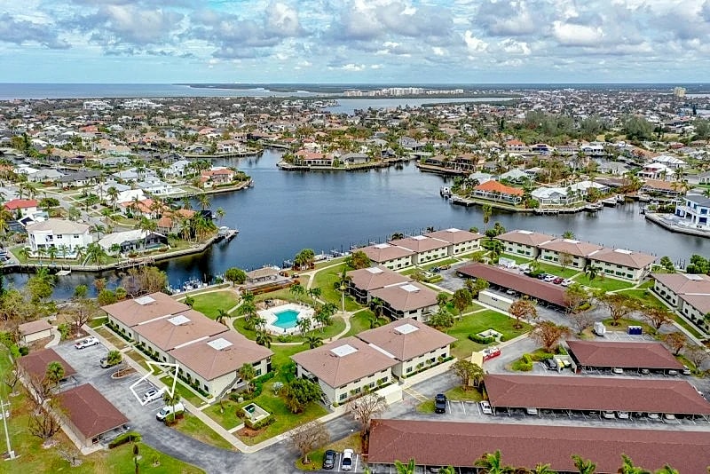 Desirable Garden Unit I Beach Access & Short Walk to Tigertail Beach in Marco Island, Florida, United States — photo 5
