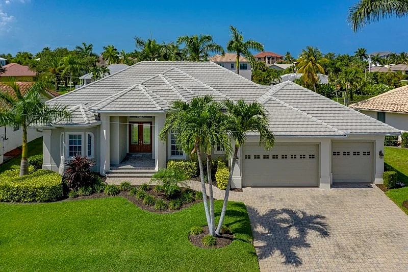 Waterfront Living at its Finest! Tigertail Beach Access Nearby! in Marco Island, Florida, United States — photo 4
