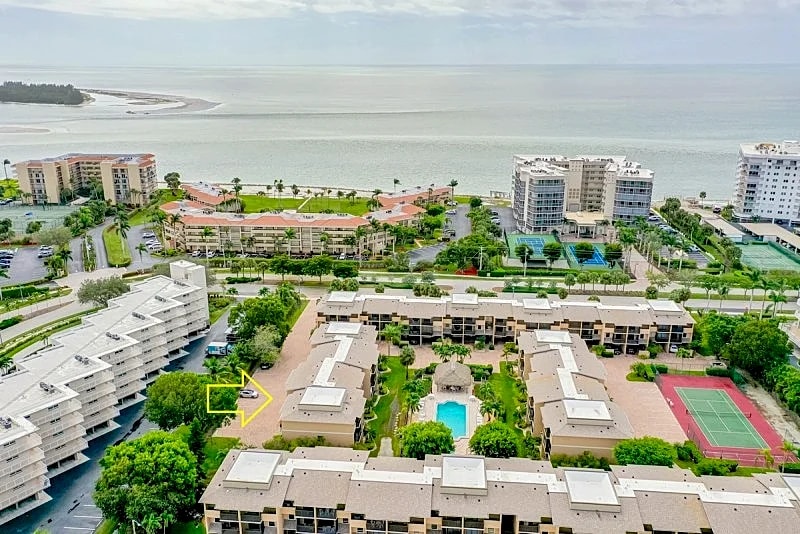 Townhouse Square - Walk to the beach! in Marco Island, Florida, United States — photo 3