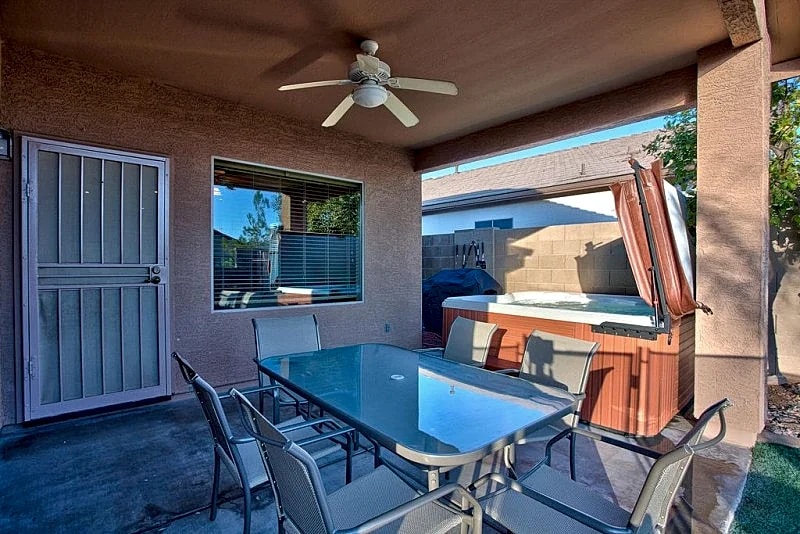 Single-Storey Spacious private home with spa, pool, & very private backyard in Phoenix, Arizona, United States — photo 2