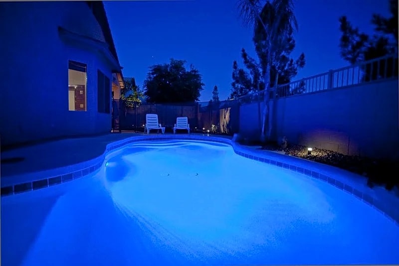 Single-Storey Spacious private home with spa, pool, & very private backyard in Phoenix, Arizona, United States — photo 5