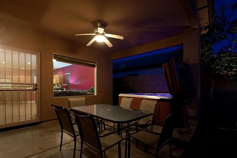 Single-Storey Spacious private home with spa, pool, & very private backyard in Phoenix, Arizona, United States — photo 3