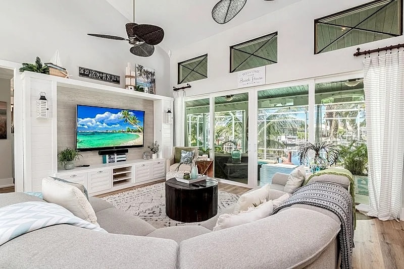 Perfect Blend of Elegance and Comfort I Captivating Home For Idyllic Retreat in Marco Island, Florida, United States — photo 3