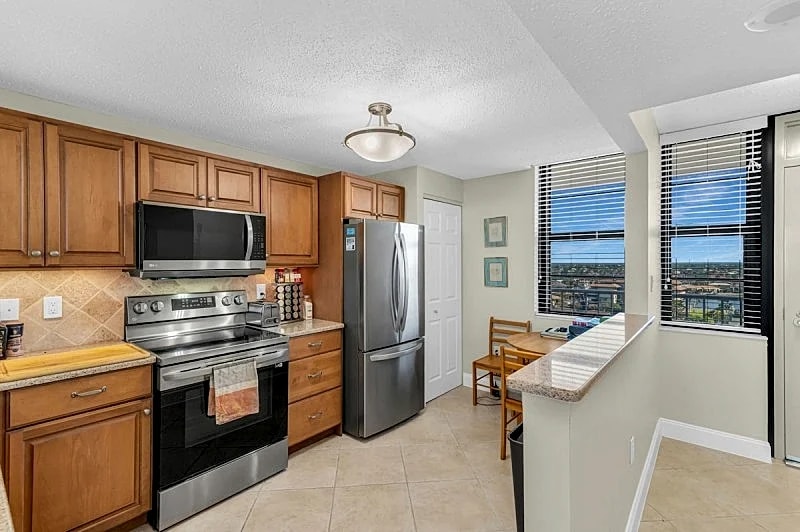 Beachfront 2 Bed 12th Floor I Updated in Marco Island, Florida, United States — photo 2