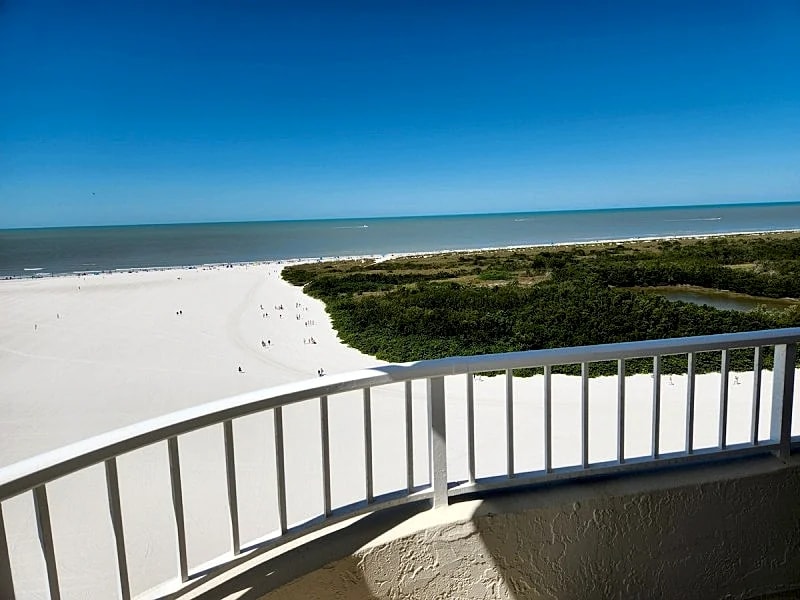 Highly Sought After End Unit I Redone Throughout in Marco Island, Florida, United States — photo 2