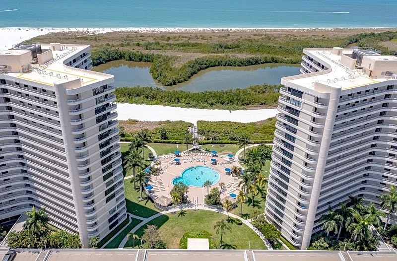 Updated 2 Bed Condo Offering Long Beach Views From Balcony in Marco Island, Florida, United States — photo 3