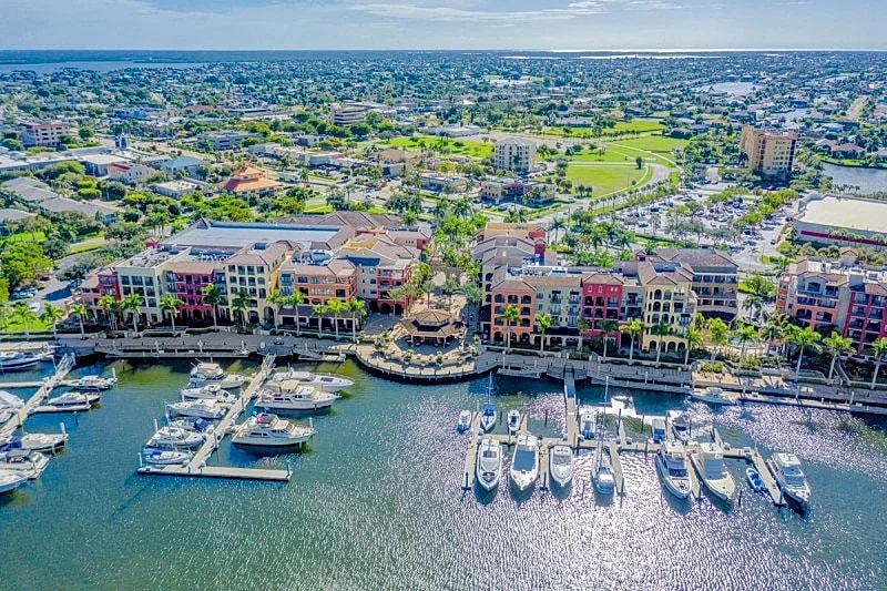 Luxury 3 Bed Condo at Popular Esplanade Overlooking Smokehouse Bay in Marco Island, Florida, United States — photo 2