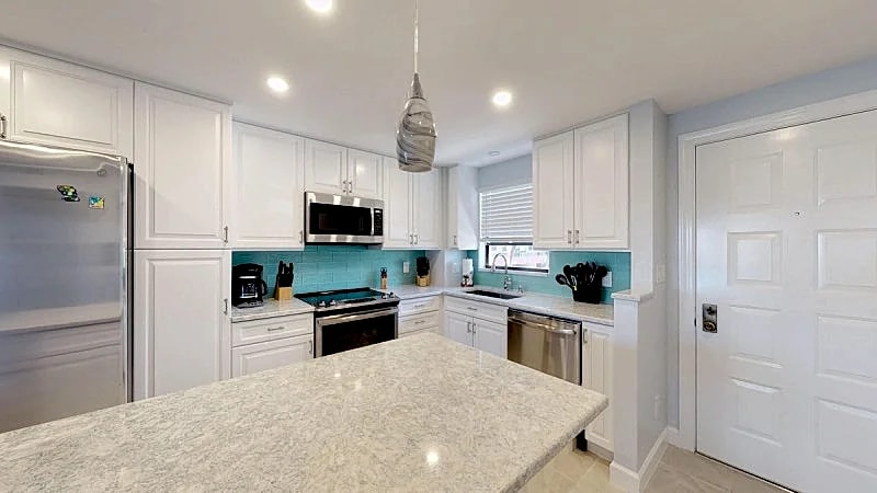 Renovated 2 Story 2 bed 2 bath Cabana Unit w/ On-Site Dolphin Tiki! in Marco Island, Florida, United States — photo 2
