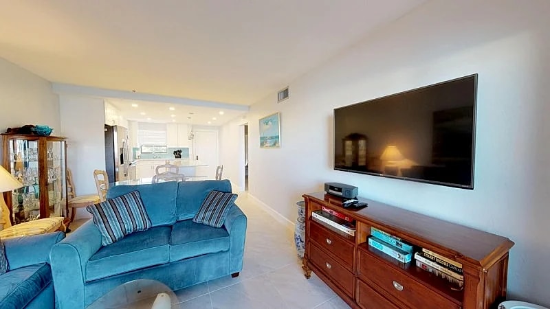 Renovated 2 Story 2 bed 2 bath Cabana Unit w/ On-Site Dolphin Tiki! in Marco Island, Florida, United States — photo 5