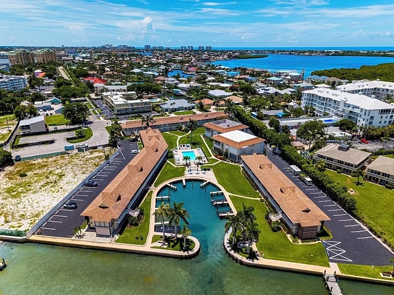 1 Bed @ Marco Inn Villas I Next To Iconic Snook Inn in Marco Island, Florida, United States — photo 4