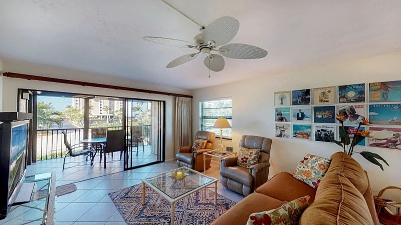 Prime Location I Free Beach Access Directly Across The Street!!! in Marco Island, Florida, United States — photo 2