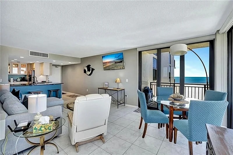 End Unit, Marco Island Beachfront 2 Bed Condo in Marco Island, Florida, United States — photo 5