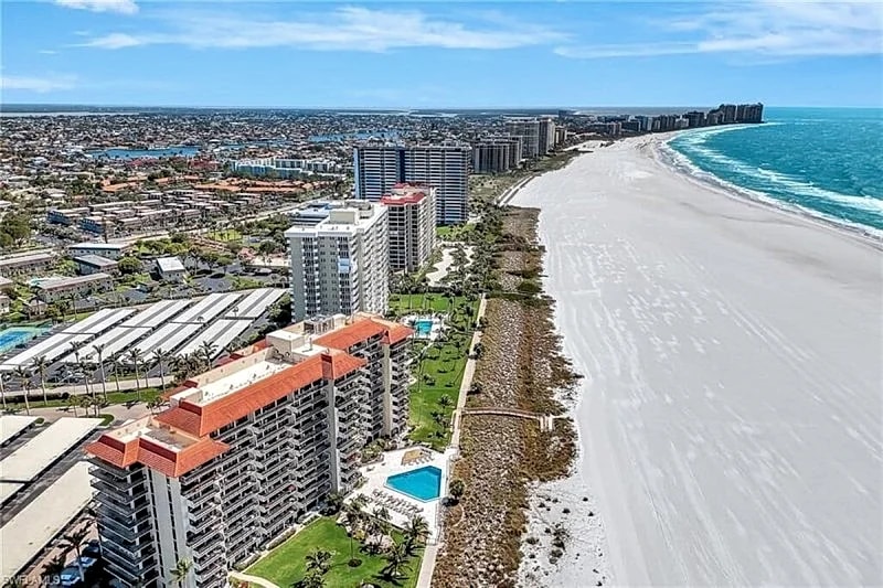 End Unit, Marco Island Beachfront 2 Bed Condo in Marco Island, Florida, United States — photo 3