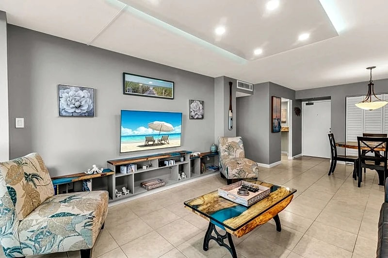 2 Bed Beachfront Condo With Pool Views in Marco Island, Florida, United States — photo 3