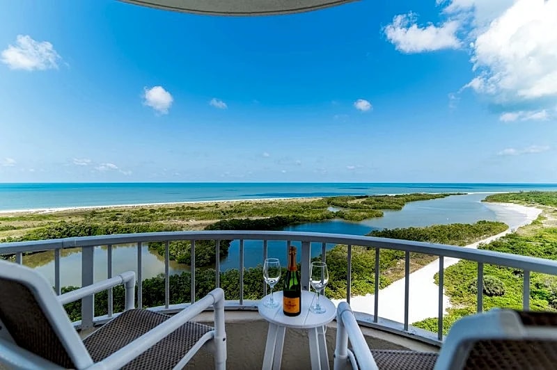 Panoramic Views, Private Balcony on 15th Floor, End Unit