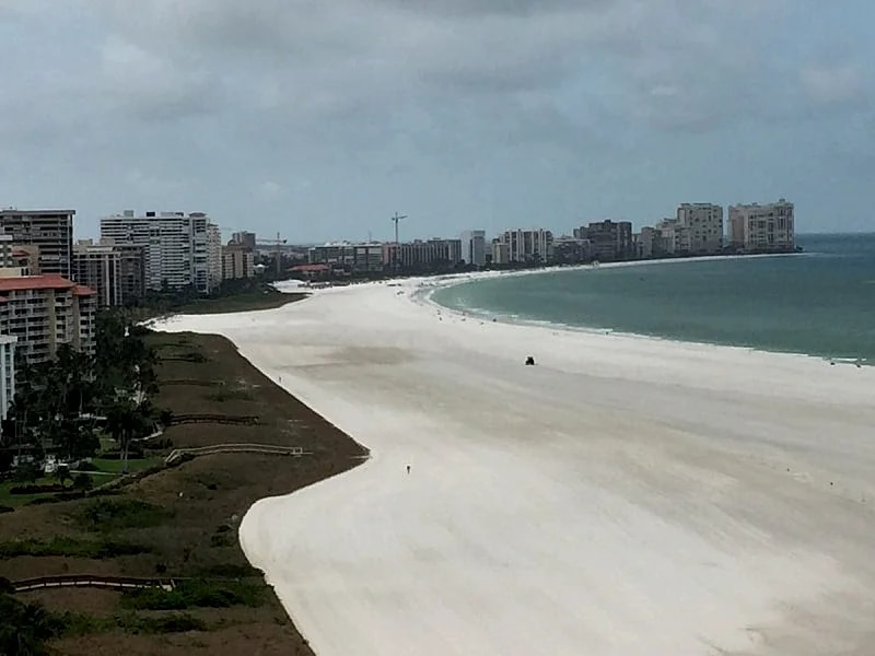 Stunning Beachfront Penthouse on 19th Floor I Desirable Front Unit in Marco Island, Florida, United States — photo 4