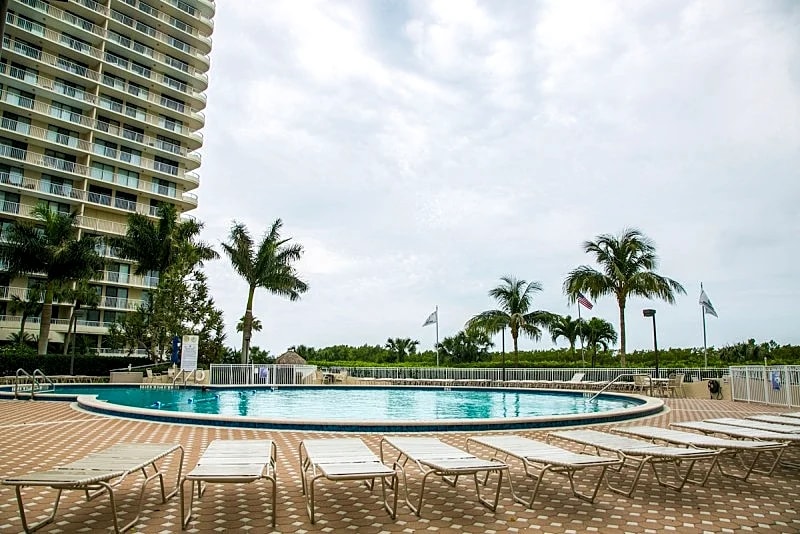 Stunning Beachfront Penthouse on 19th Floor I Desirable Front Unit in Marco Island, Florida, United States — photo 2