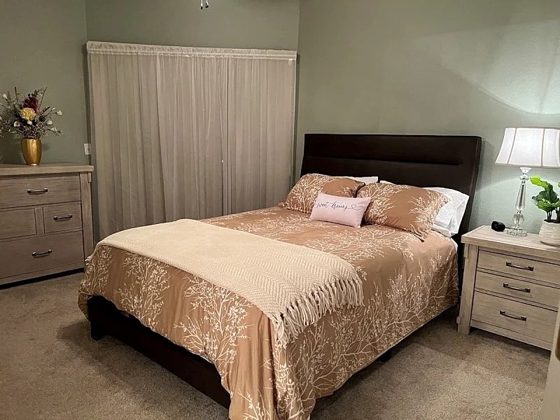 Sun City Area SW Design-A Lovely Condo in 55+ Gated Com-Heated Pool "Has it all" in Phoenix, Arizona, United States — photo 4
