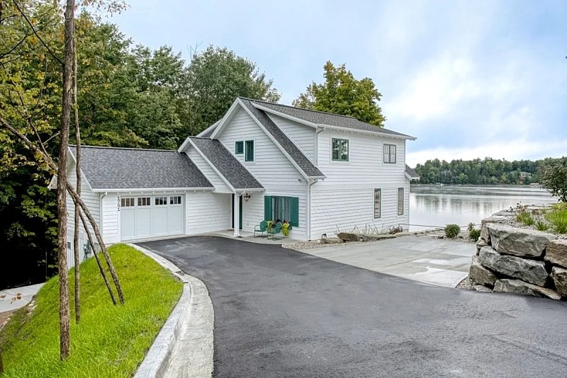 Traverse City Lakemore Resort Side by Side Luxury Lakefront Homes on Arbutus Lk in Traverse City, Michigan, United States — photo 2