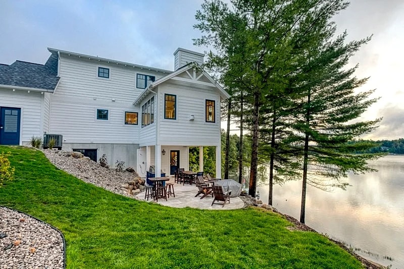 Traverse City Lakemore Resort Side by Side Luxury Lakefront Homes on Arbutus Lk in Traverse City, Michigan, United States — photo 4