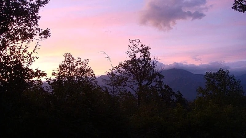 "STUNNING CHALET" -Perfect Location for Family Reunions, Retreats, & Gatherings. in Gatlinburg, Tennessee, United States — photo 5