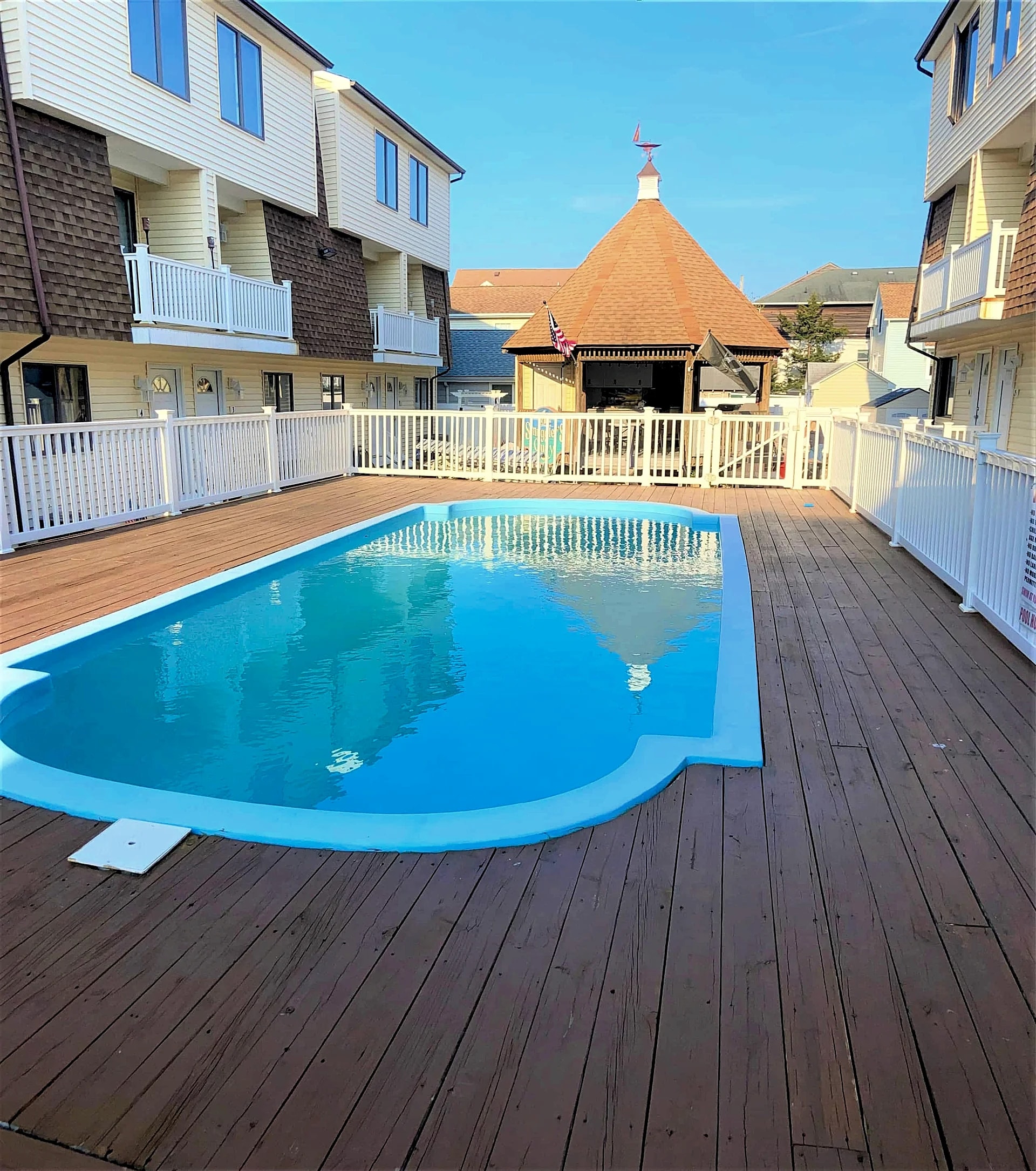 Wow. Pool, Modern 3-Bedroom, 3-level, 3-Bathroom