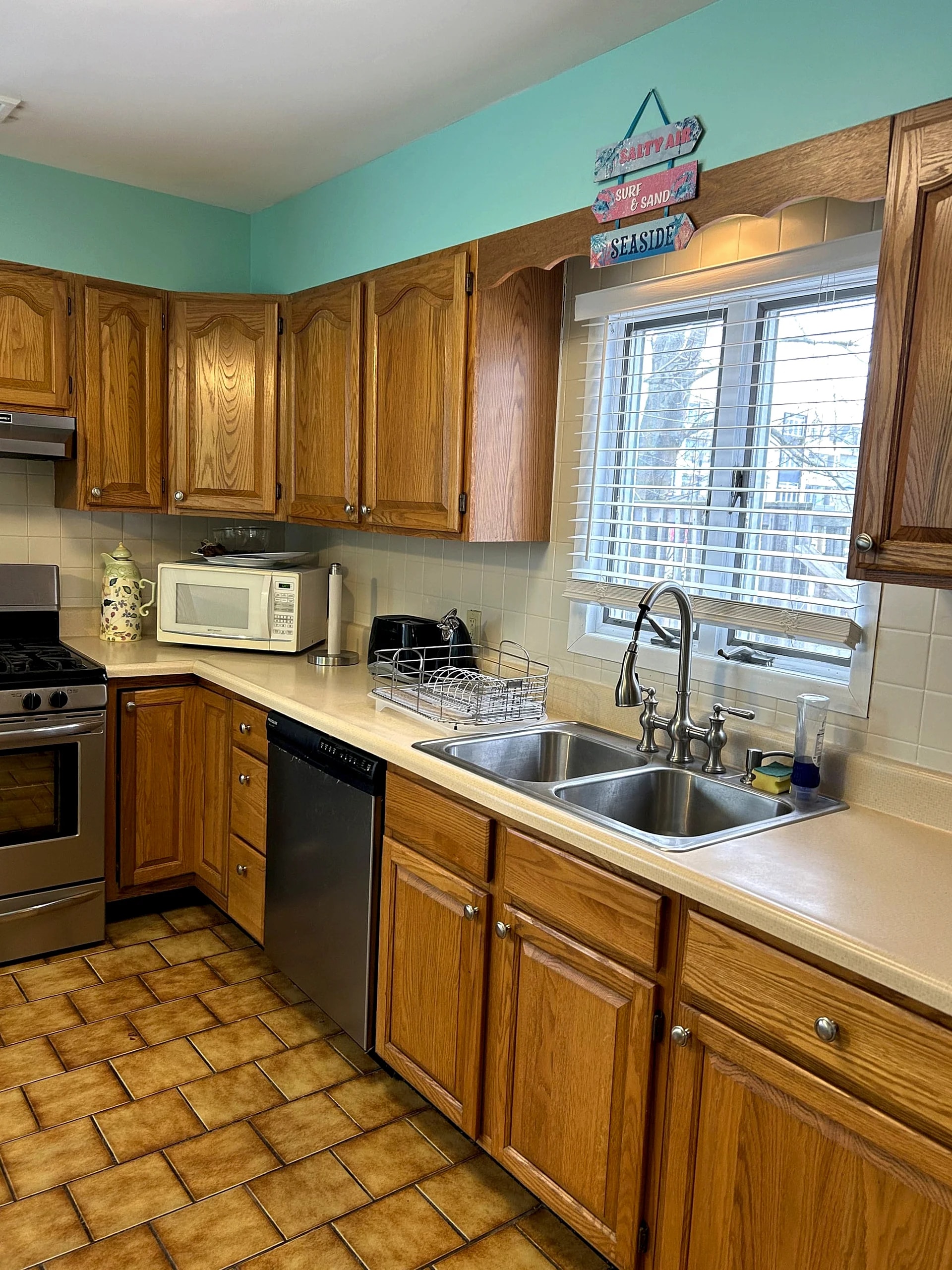 WOW! 4-Bdrm, 2-Bthrm 2-Level Home, Pets allowed in Seaside Heights, New Jersey, United States — photo 3