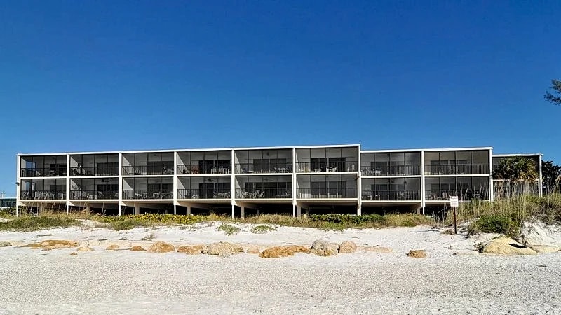 Sits ON the Sand!! Newly Remodeled Full Gulf View in Bradenton Beach, Florida, United States — photo 3