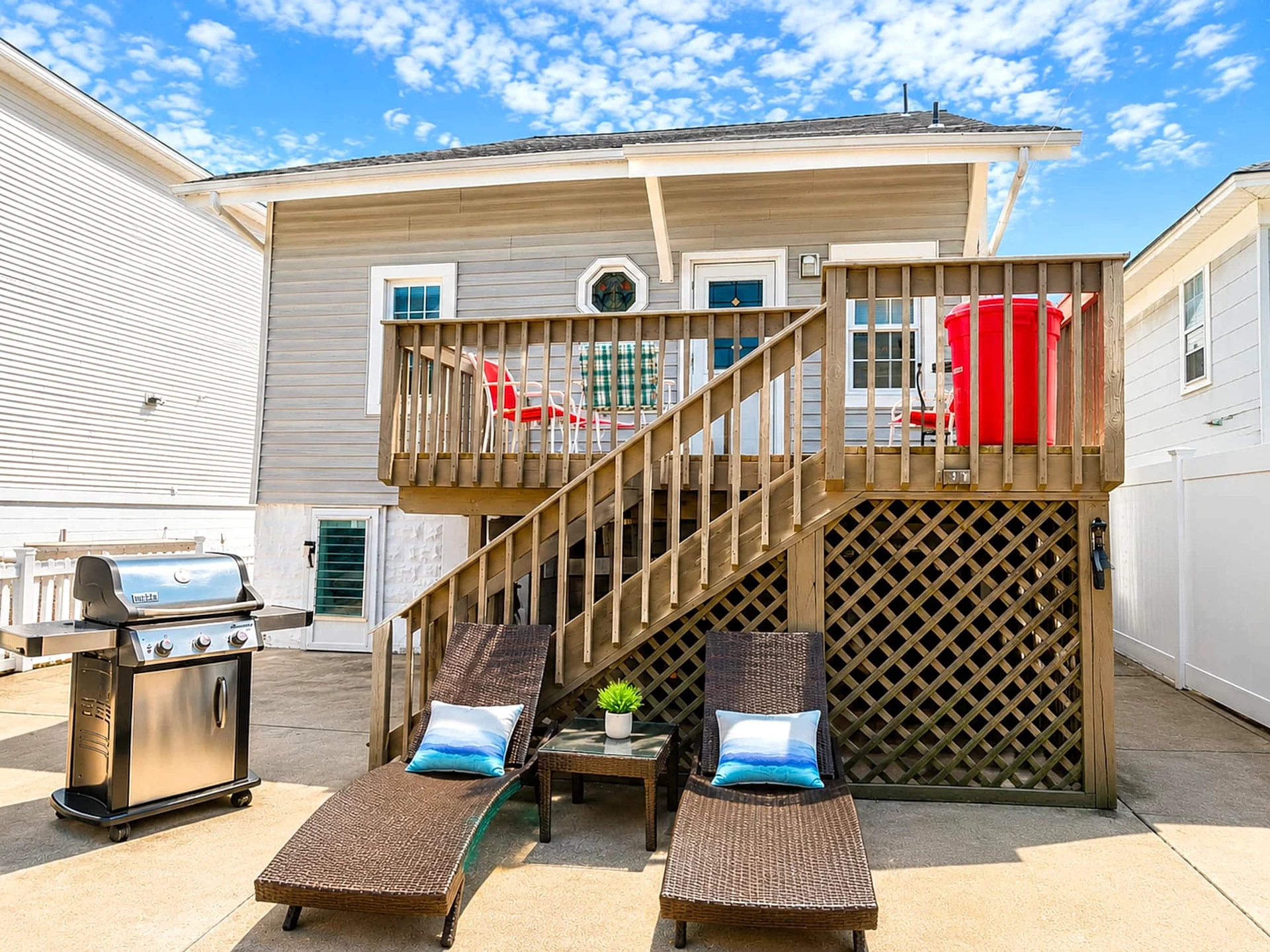 Amazing North End 2-bdrm Beach Block