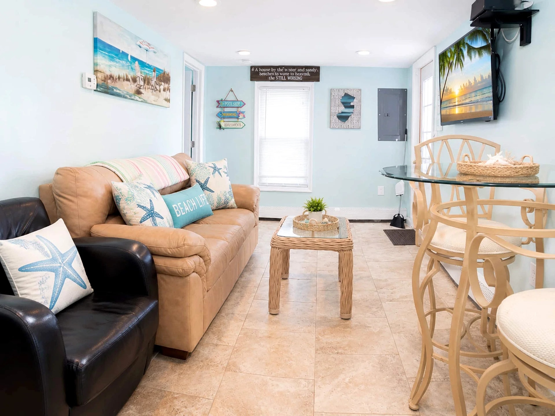 Beach Block Bliss! 2bdrm, steps to the Beach!