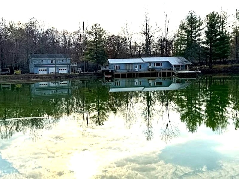 The Island Retreat Cottage on Lake near Hocking Hills in Albany, Ohio, United States — photo 3