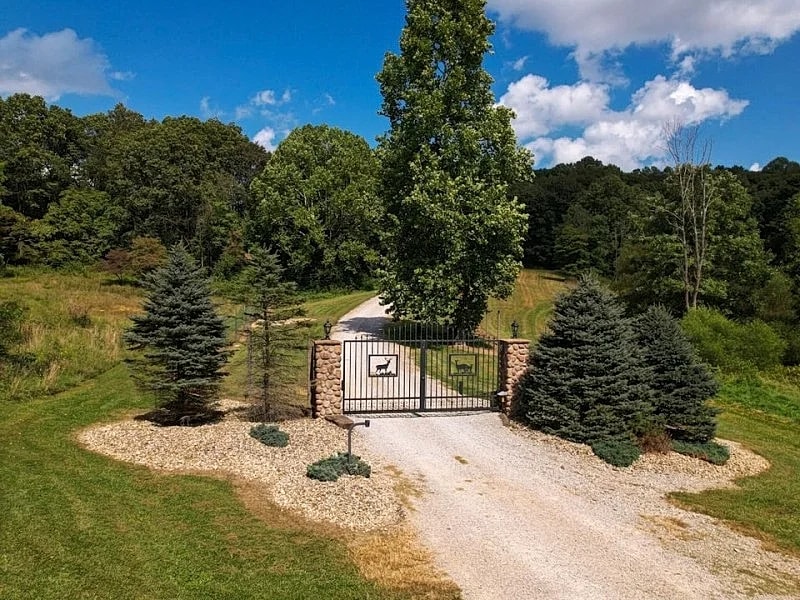 The Grand Slam Lodge near Hocking Hills w/ Game Room in Logan, Ohio, United States — photo 4