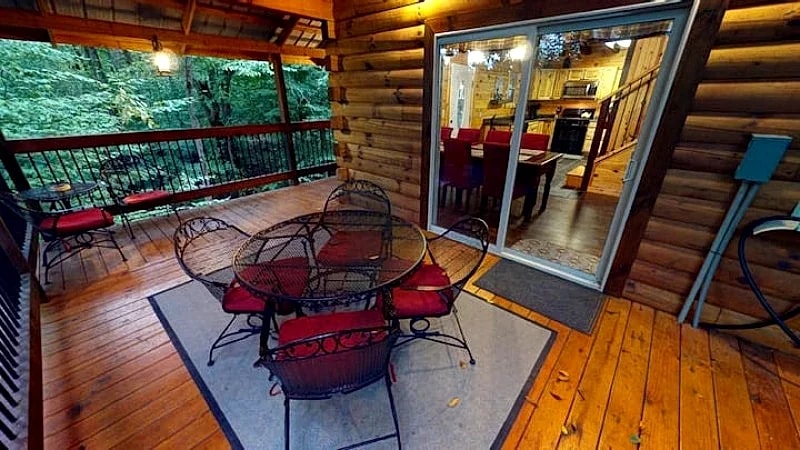 Rusty Lantern Cabin Hocking Hills Pet Friendly 57 acres in Logan, Ohio, United States — photo 5