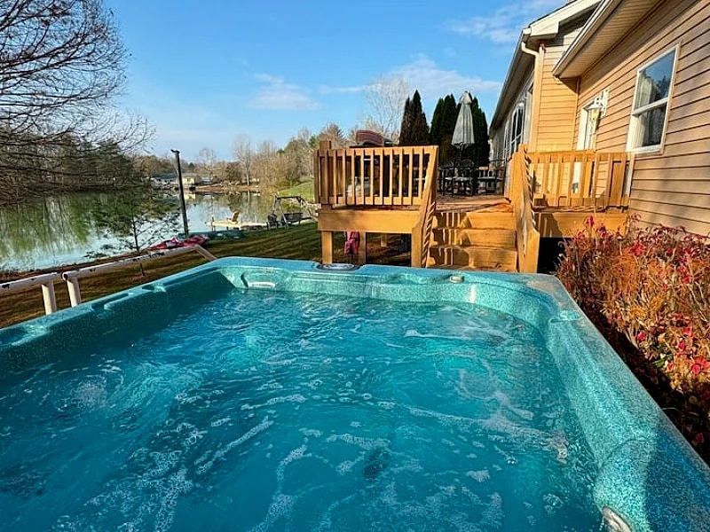 Beautiful Lakeview Retreat, Athens & Hocking Hills in Albany, Ohio, United States — photo 3