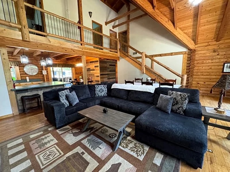 The Mountain Lodge in Hocking Hills w/ Hot Tub and Pool in Logan, Ohio, United States — photo 4
