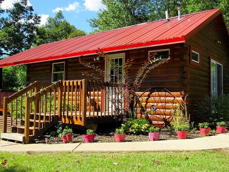 Romantic Prairie Rose Cabin w/ hot tub near Hocking Hills in Logan, Ohio, United States — photo 5