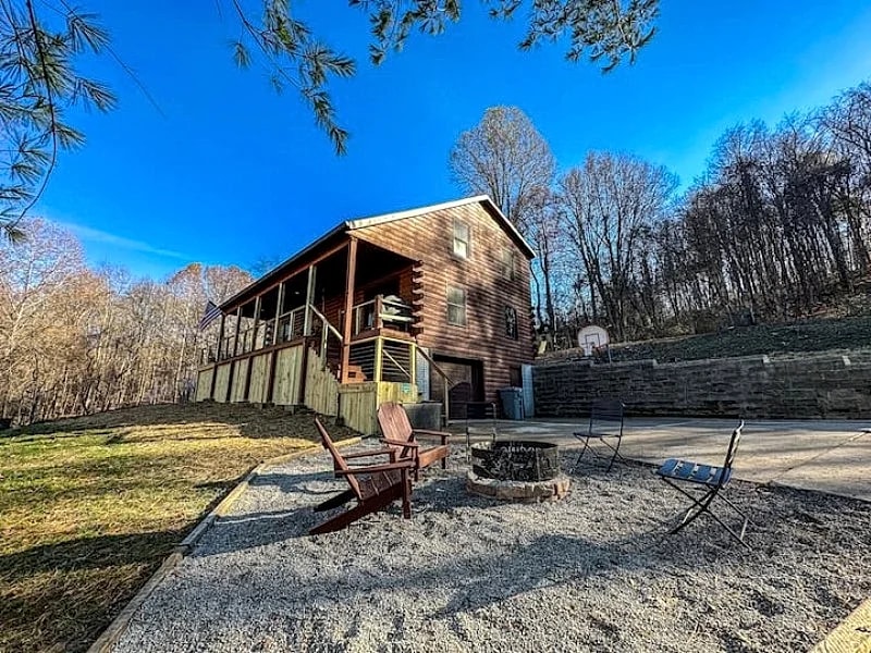 Wilderness Lodge Hocking Hills with Pool and Hot Tub in Albany, Ohio, United States — photo 4