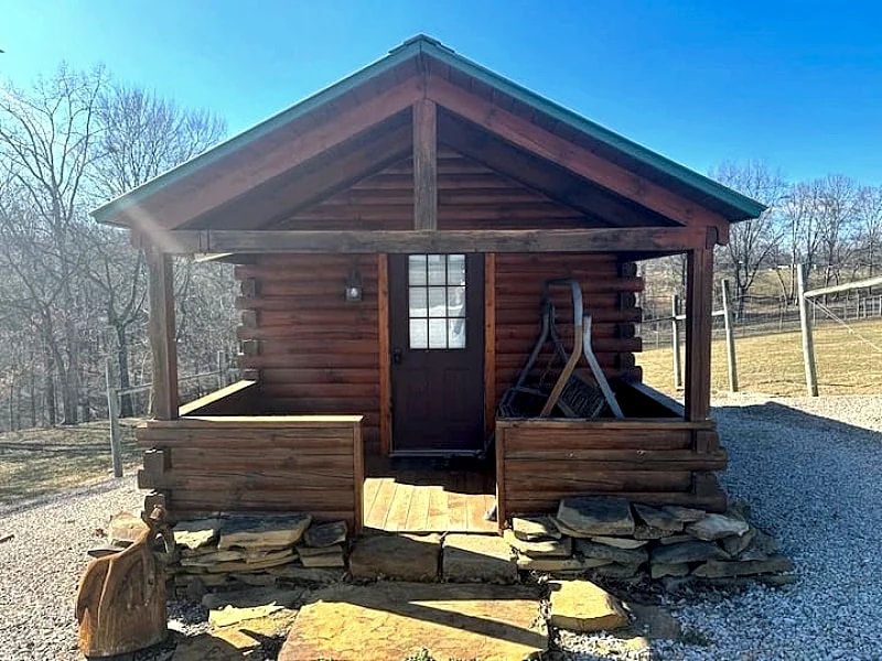 Charming Old Man's Cave Log Cabin in Hocking Hills in Logan, Ohio, United States — photo 2