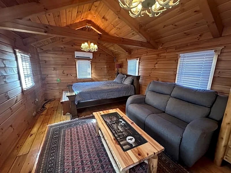 Charming Old Man's Cave Log Cabin in Hocking Hills in Logan, Ohio, United States — photo 3