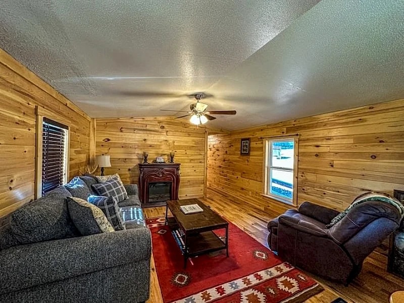 Tranquil Turkey Ridge Cabin w/ Private Hot Tub in Nelsonville, Ohio, United States — photo 3